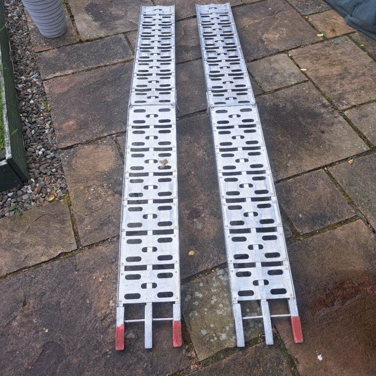 Folding aluminium ramps 