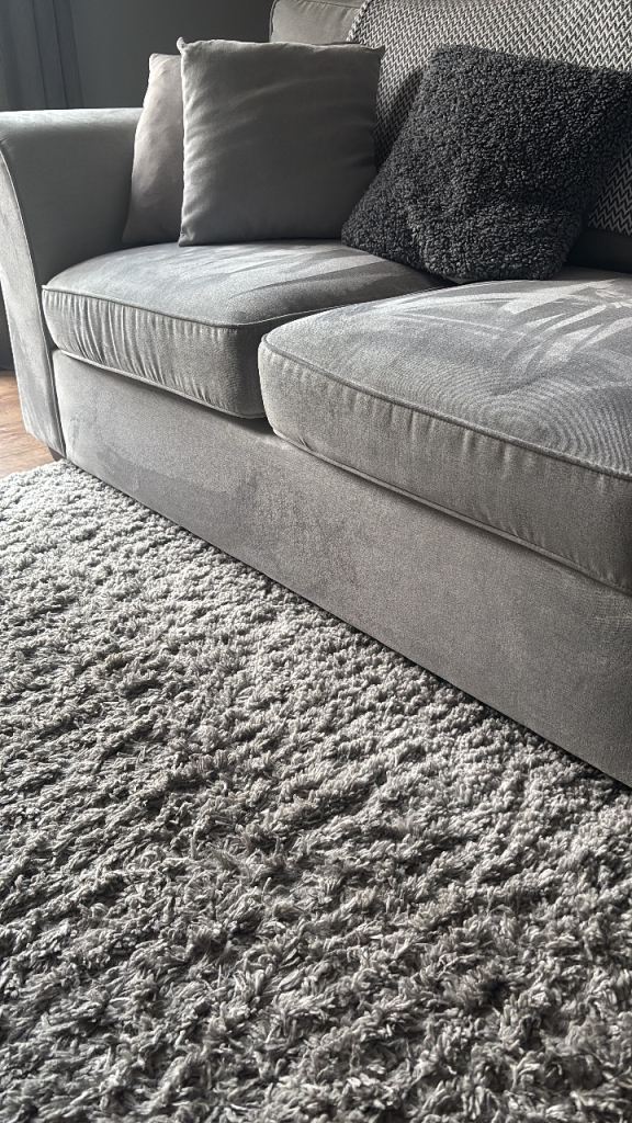 Large grey rug 