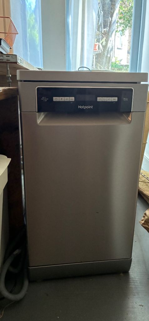 Hotpoint Inverter Slimline Dishwasher