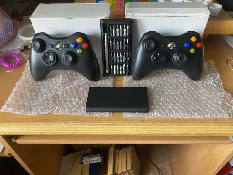 2x Controllers for Xbox 360