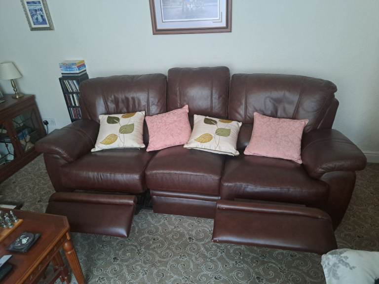 Leather sofa & chairs suite