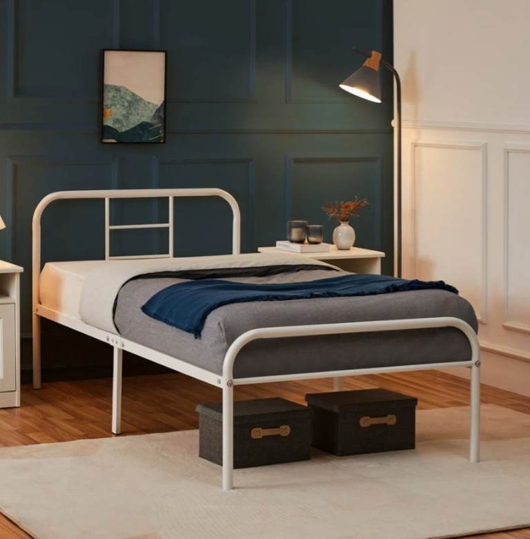 Single bed+mattress 