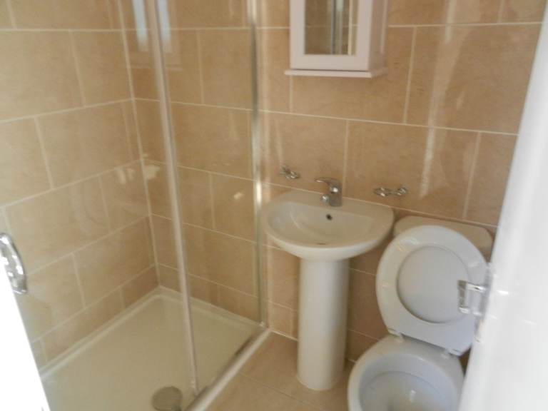 Very nice studio flat for rent in WALTHAMSTOW! 1 mins walk to station