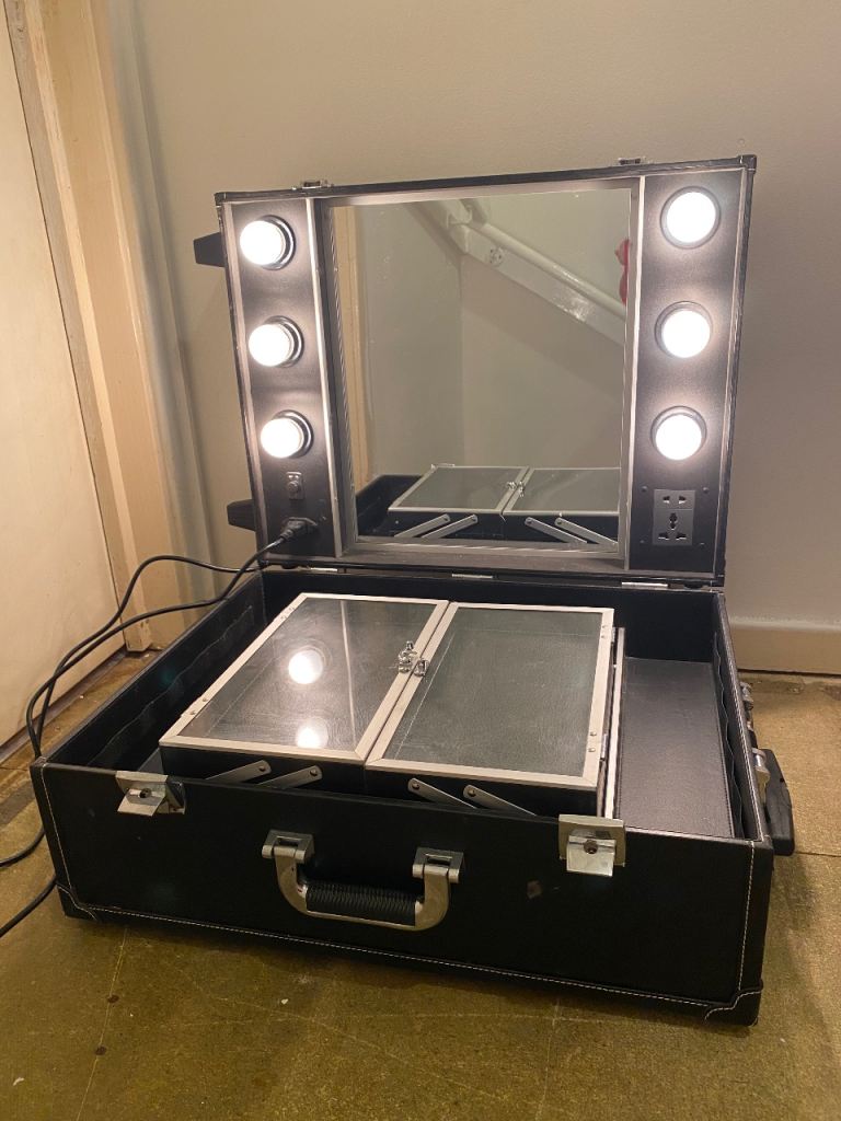 Professional Light up Makeup Artist Travel case