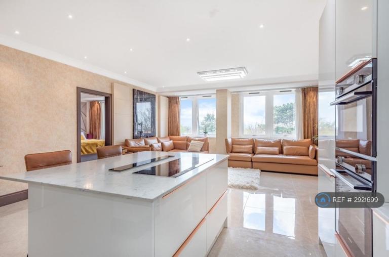 2 bedroom flat in Greystoke House, London, W5 (2 bed) (#2921699)