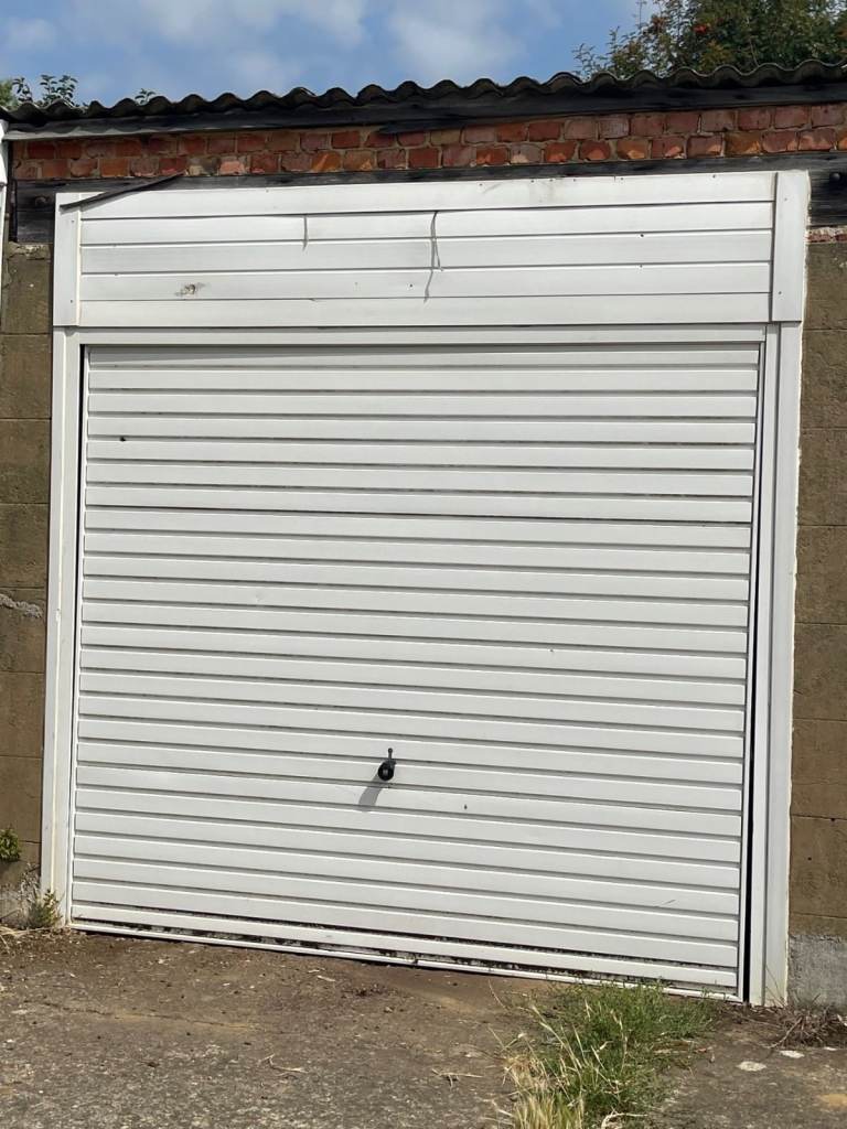 Large garage near Hove Station to rent