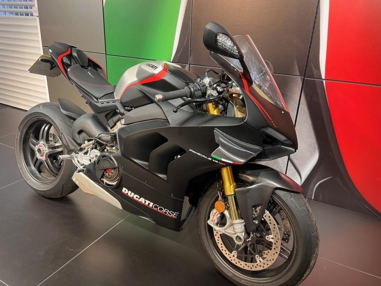 DUCATI PANIGALE V4 SP. 2021 ONLY 1700 MILES ONE OWNER WITH EXTRAS.