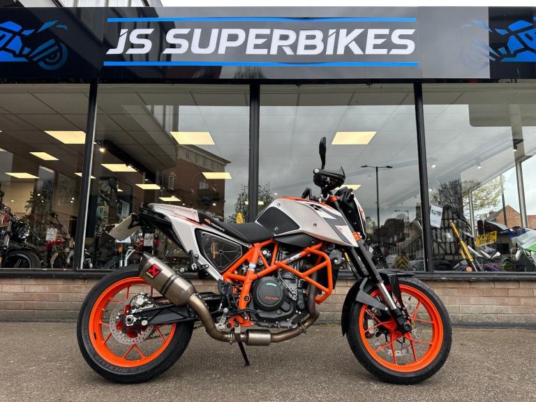 KTM 690 DUKE R 2015 - 65 REG - AKRAPOVIC. 16,100 MILES. VERY CLEAN EXAMPLE