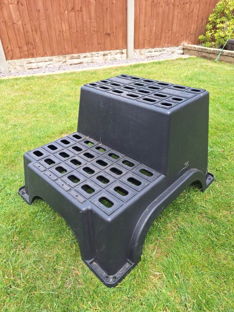 MGI black Plastic Caravan Step Stool – Good Condition