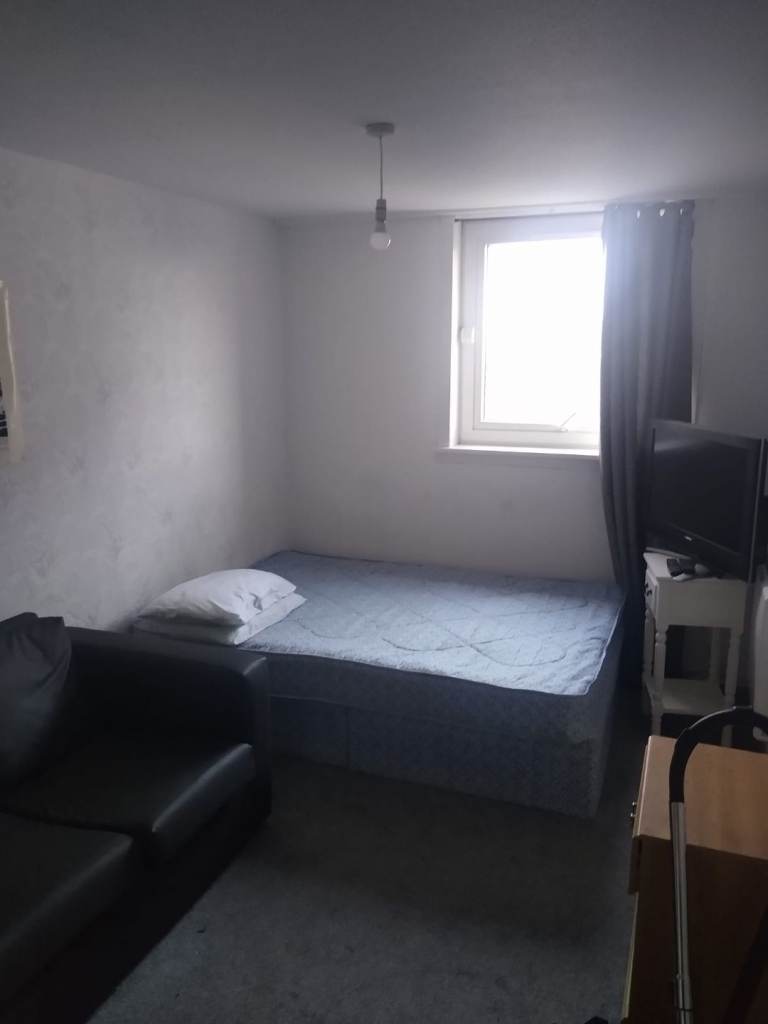 Room to rent workers only!