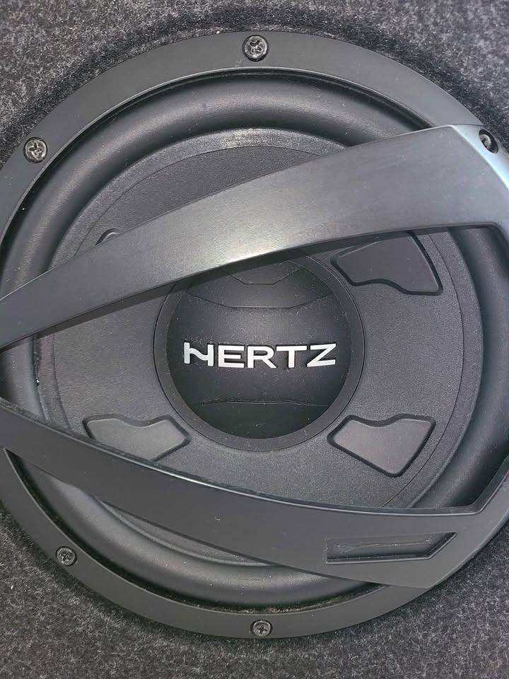 Hertz DS 25.3 Subwoofer & Crown Customs S1015 Box.