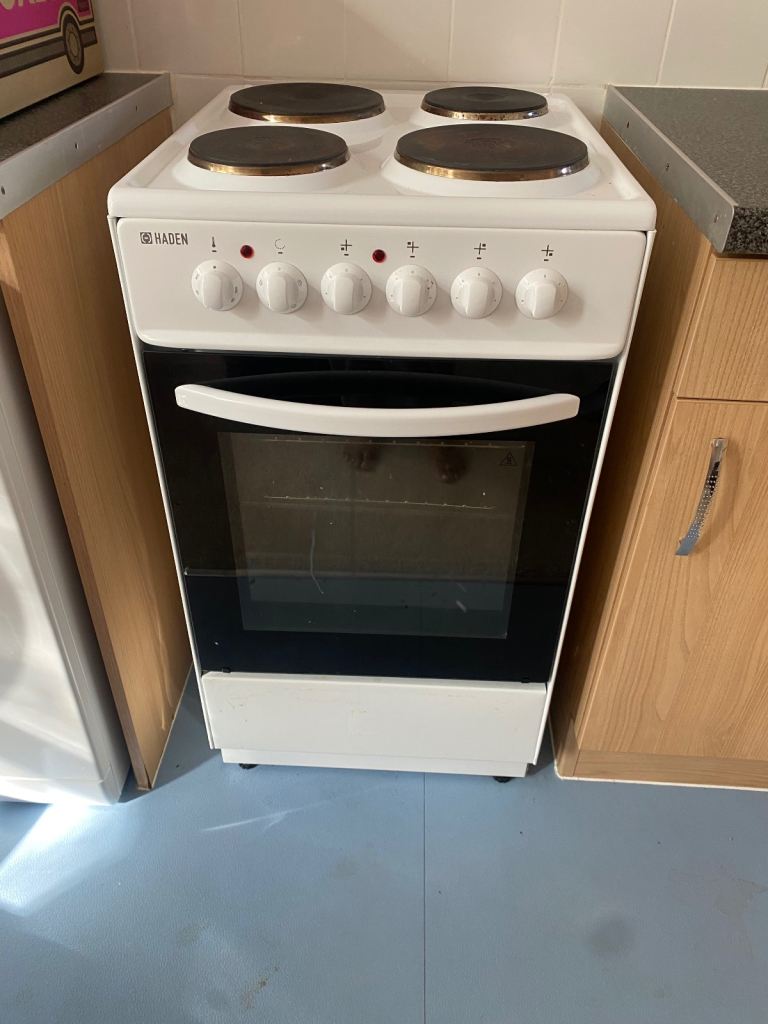 Electric cooker and oven