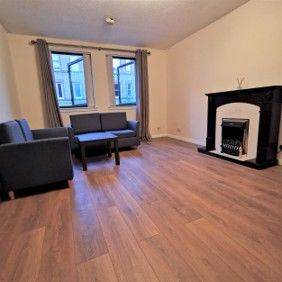 2 bedroom flat with parking in Bryson Road, Edinburgh, EH11