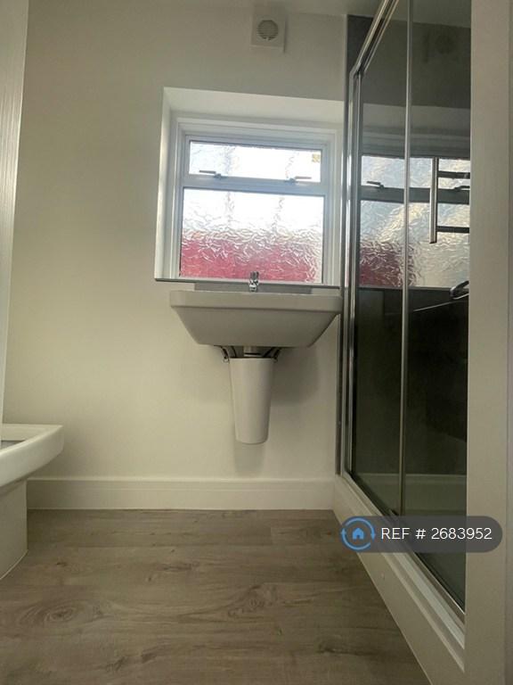 Studio flat in London, London, N18 (#2683952)