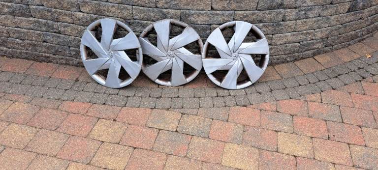 Three 15in wheel trims