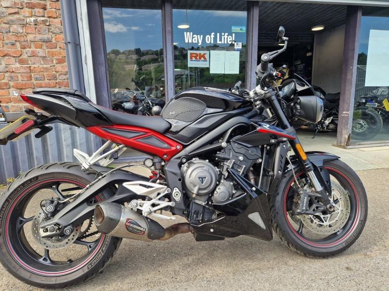 2018 TRIUMPH STREET TRIPLE 765 R IN BLACK