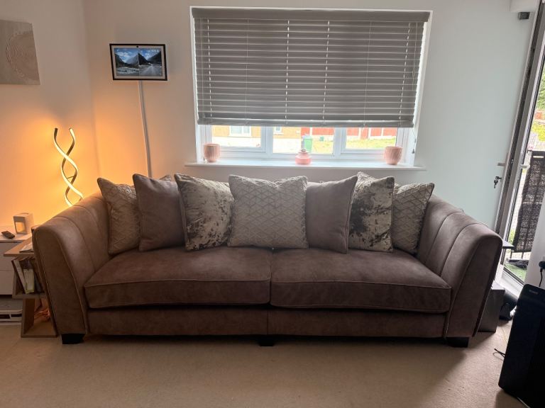 4 Seater Ariana Scatter Back Sofa (Under warranty and Care Plan)