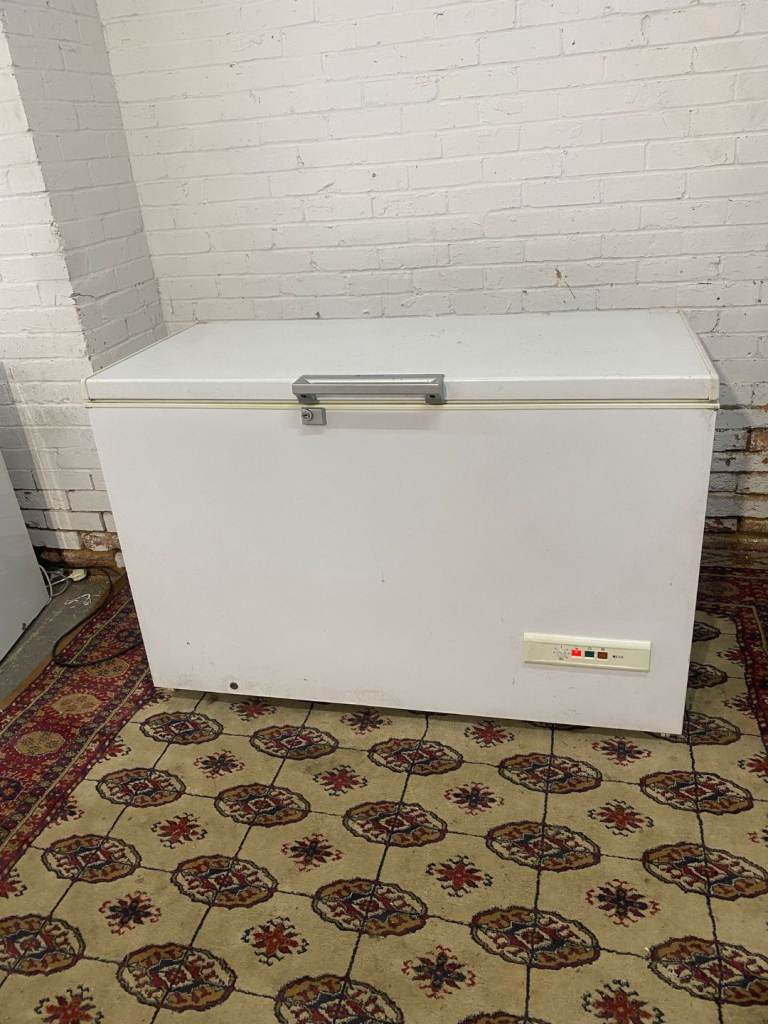 HotPoint 300L Large Chest Freezer Frost Free