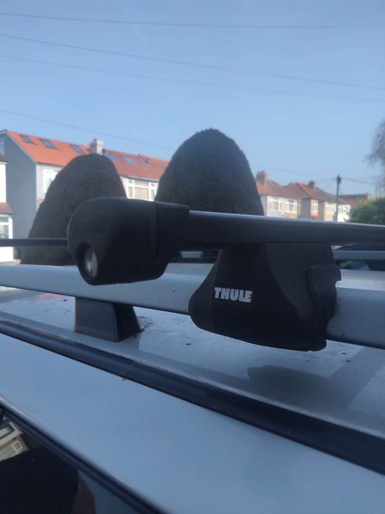 Thule lockable roof bars - set of two bars with 4 brackets + DELIVERY