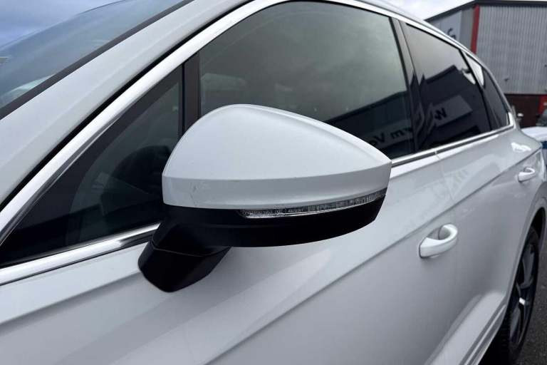 2018 Volkswagen Touareg 3.0 V6 TDI 4Motion R-Line Ã¢Â­Â14 way power adjustment, Innovation cockp...