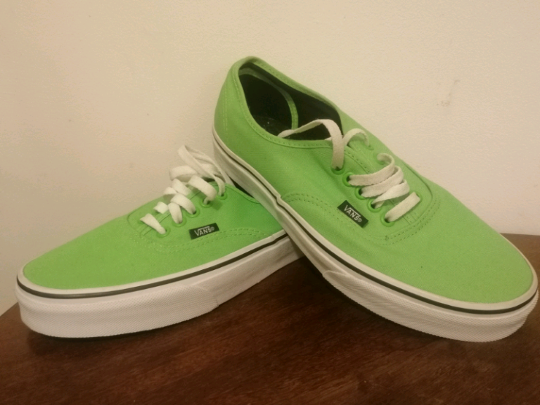 Unisex-Adult Authentic Lo Pro Traines. New. 