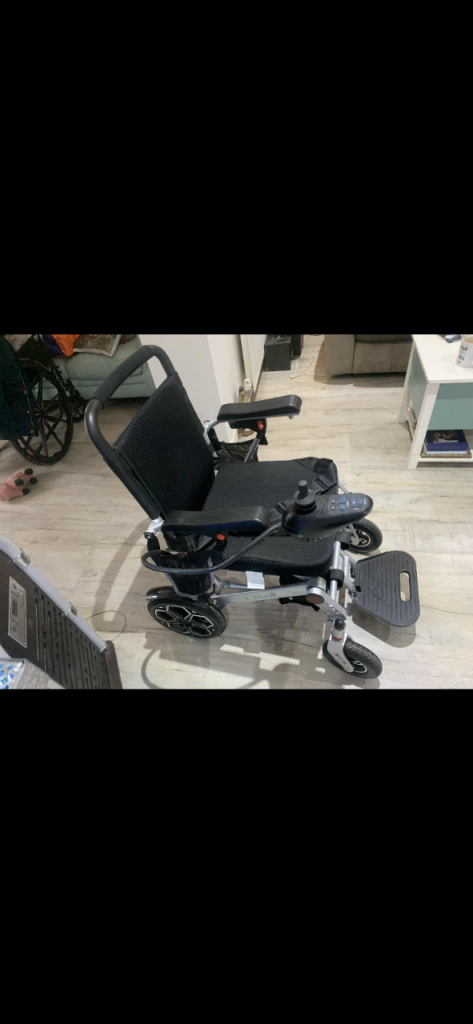 Electric wheelchair 