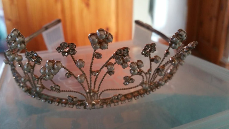Brand new pretty Tiara