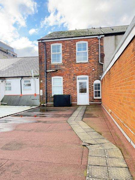 *B.C.H*-1 Bed Flat-High St, WEST BROMWICH-Walking Distance to Shireland Biomedical College