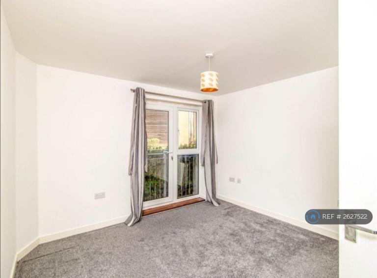 1 bedroom flat in Hengist Way, Wallington, SM6 (1 bed) (#2627522)