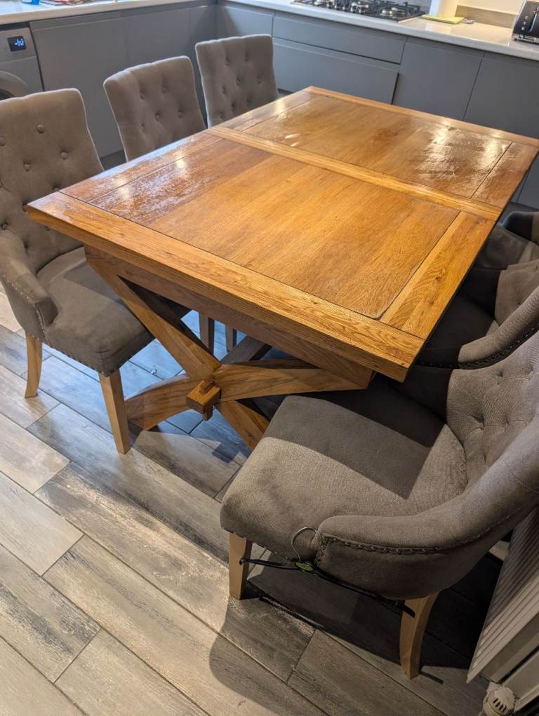 Dinning table and chairs 