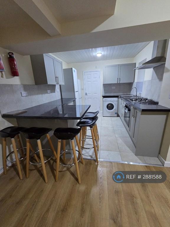 5 bedroom house in Queen St, Pontypridd, CF37 (5 bed) (#2881588)