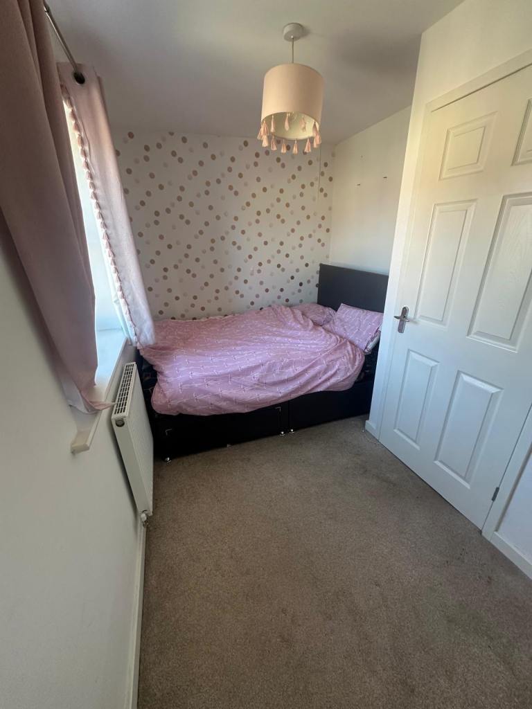 Bright furnished double room in quiet home-bills including 