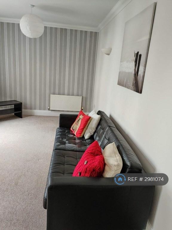 2 bedroom flat in High St, Northampton, NN5 (2 bed) (#2981074)