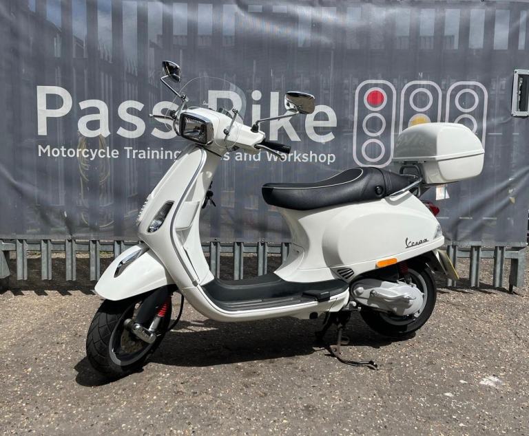 Piaggio Vespa S50 50cc Automatic Twist and Go Scooter 2 Stroke