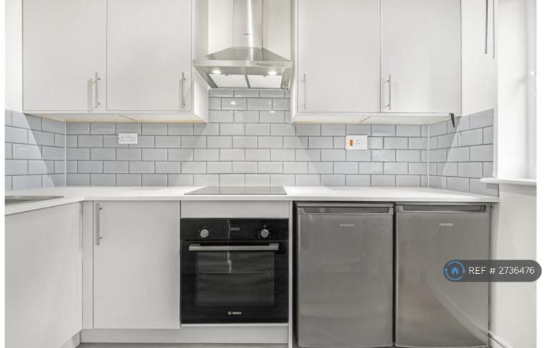 1 bedroom flat in Bader Gardens, Slough, SL1 (1 bed) (#2736476)