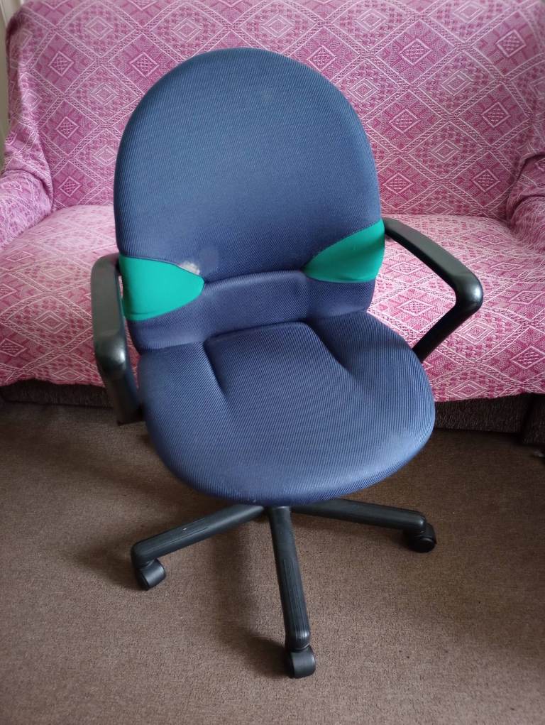 Office Chair Low Back with Armrests in good working condition