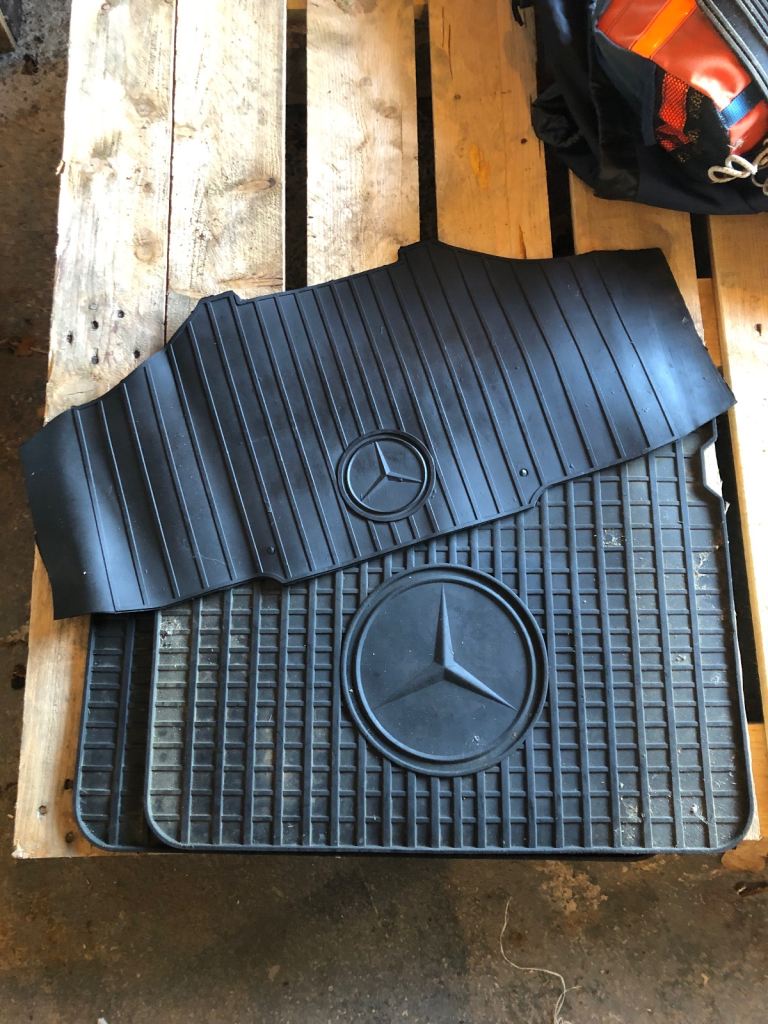 Mercedes Benz rubber car mats  (3nr)