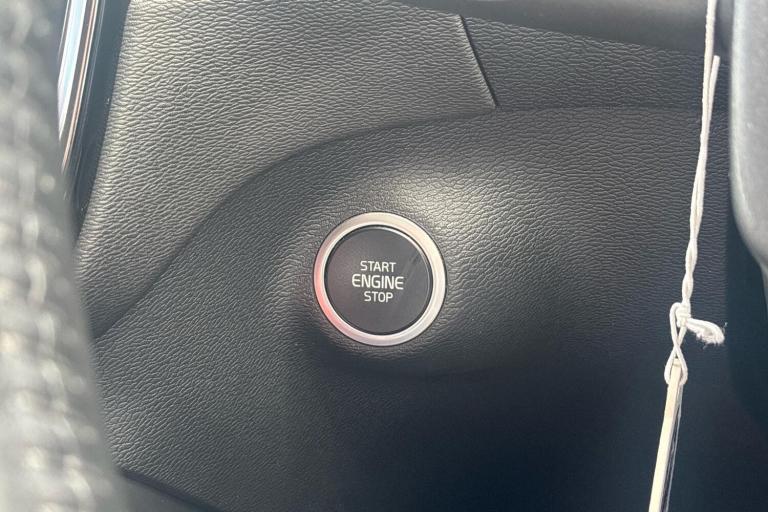  Volvo Xc40 2.0 B4 Mhev Inscription Pro Suv 5dr Petrol Hybrid Auto Euro 6 s/s