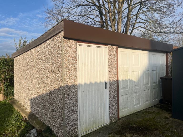 Large Garage for rent