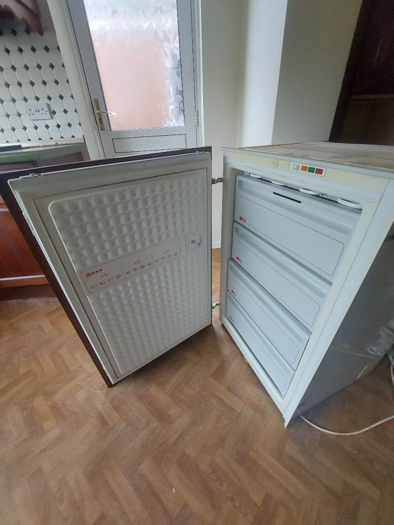 Neff integrated freezer|Not Working| selling for spares