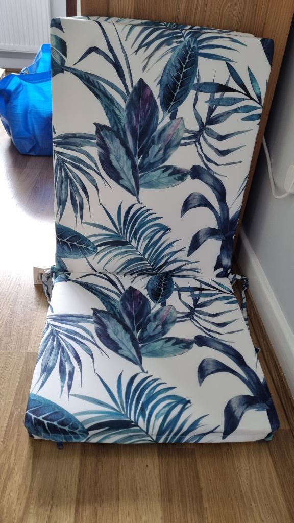 4 garden seat/back cushions. Unused in packaging