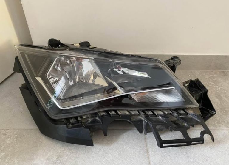 Headlight SEAT ATECA halogen led