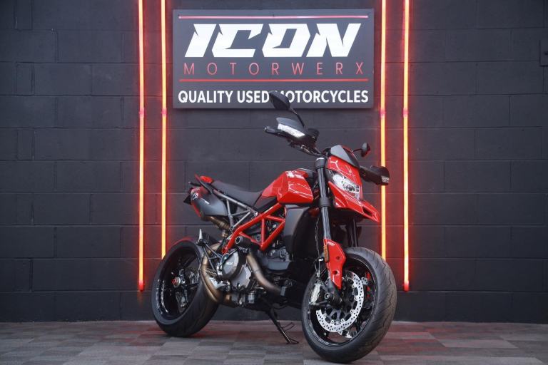 DUCATI Hypermotard 950 950 Naked Petrol Manual Euro 4 (114 ps)
