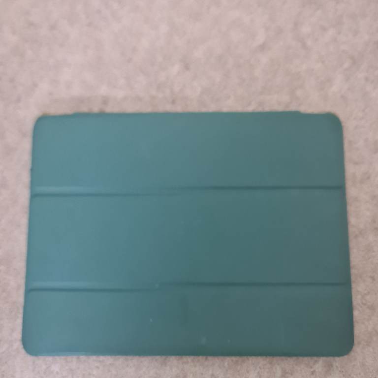 Ipad Gen 6 128 gig Silver. Very good condition 
