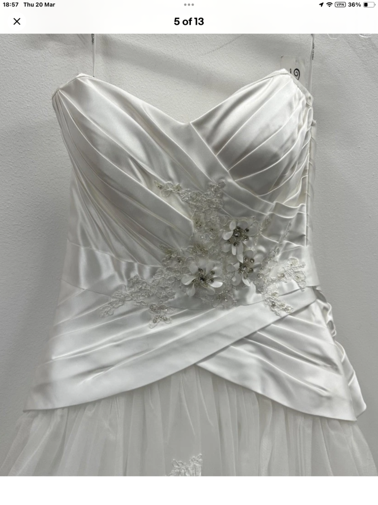 Da- Vinci wedding dress size 8/10 sample dress