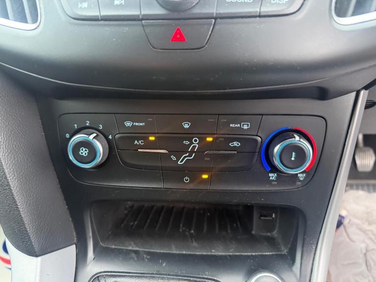 2017 Ford Focus 1.0 EcoBoost 125 Zetec Edition 5dr HATCHBACK PETROL Manual