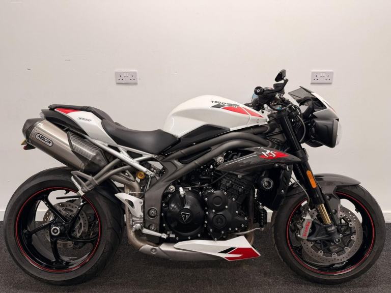 TRIUMPH SPEED TRIPLE 1050 RS ** 12 MONTH MOT - ARROW EXHAUST - LOW MILES ** 