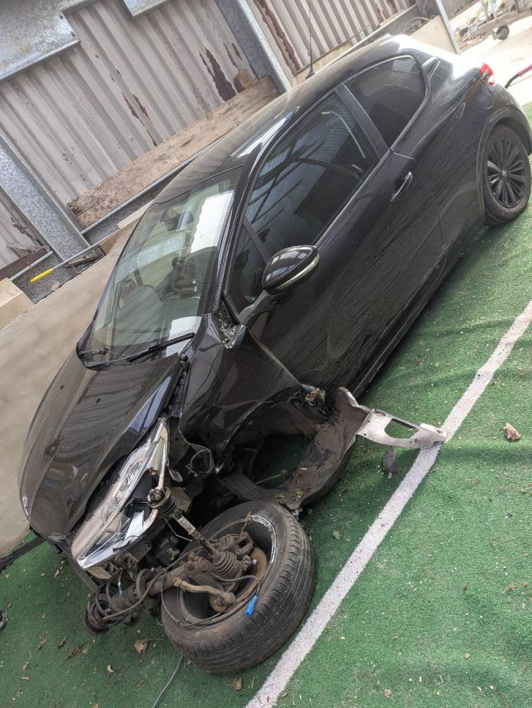 208 Peugeot. 2017