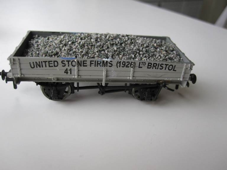 2 BACHMANN OPEN WAGONS WITH  COAL/BALLAST LOADS