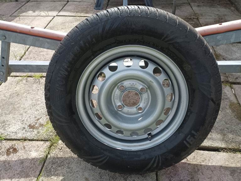 New spare wheel and tyre for a caravan or trailer 
